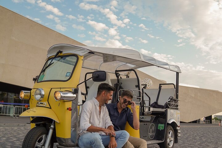 2 Hour Lisbon Private Guided Tour in a Tuk Tuk, photograph 6