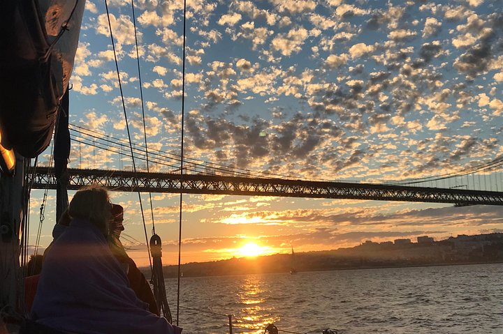 2 Hour Lisbon Sunset and Wine Sailing Tour, photograph 3