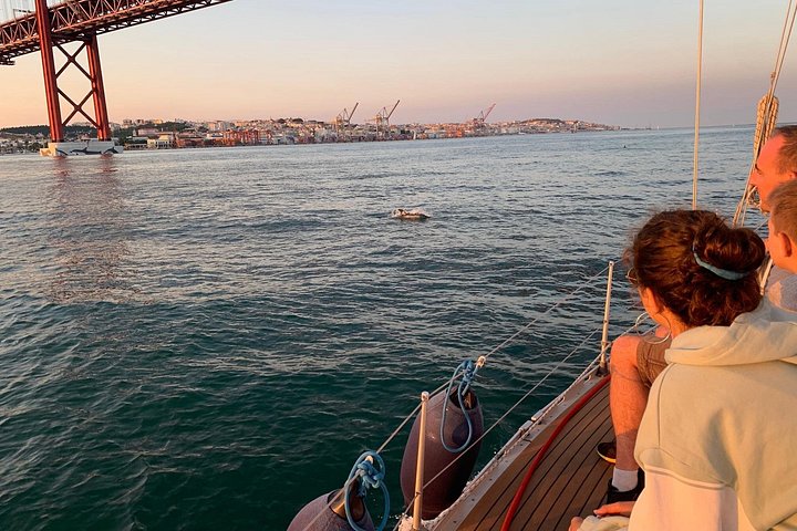 2 Hour Lisbon Sunset and Wine Sailing Tour, photograph 4