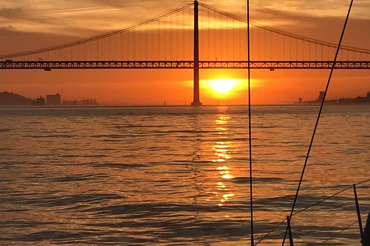 2 Hour Lisbon Sunset and Wine Sailing Tour, photograph 6