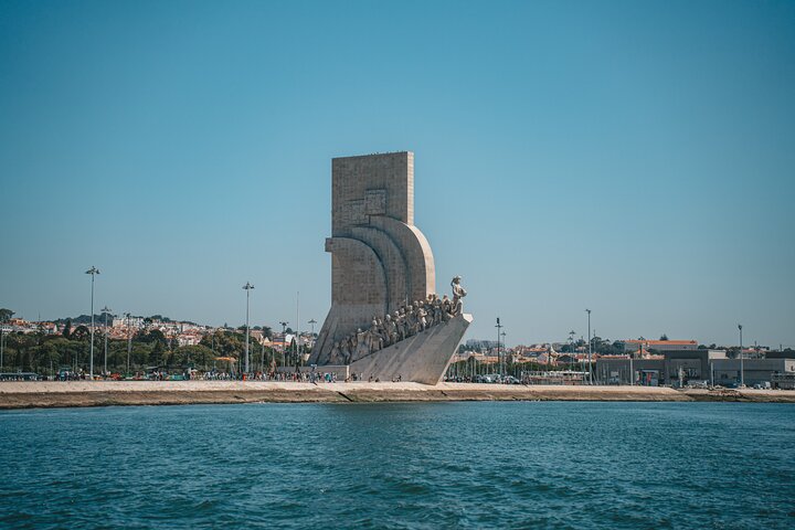 2H Lisbon Private Luxury Catamaran Tour with Welcome Drink, photograph 4