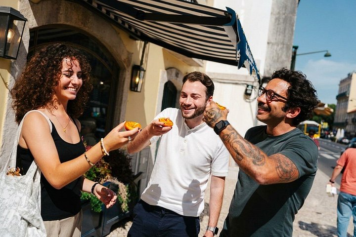 Lisbon Private 5-Hour Eco Tuk-Tuk Tour with Local Tastings, photograph 1