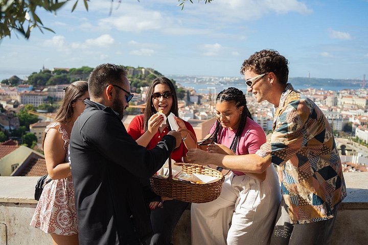 Lisbon Private 5-Hour Eco Tuk-Tuk Tour with Local Tastings, photograph 4
