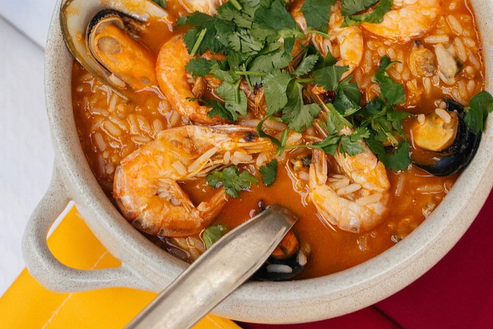 Lisbon: Award-Winning Guided Walking Food Tour with Local Drinks, photograph 4
