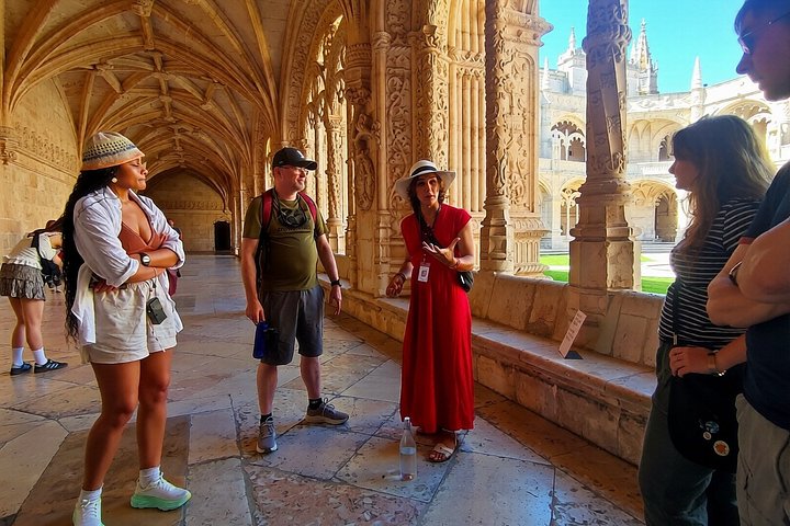 Belém: Jerónimos Cloister + Pastel Tasting (Skip-the-Line Option), photograph 2