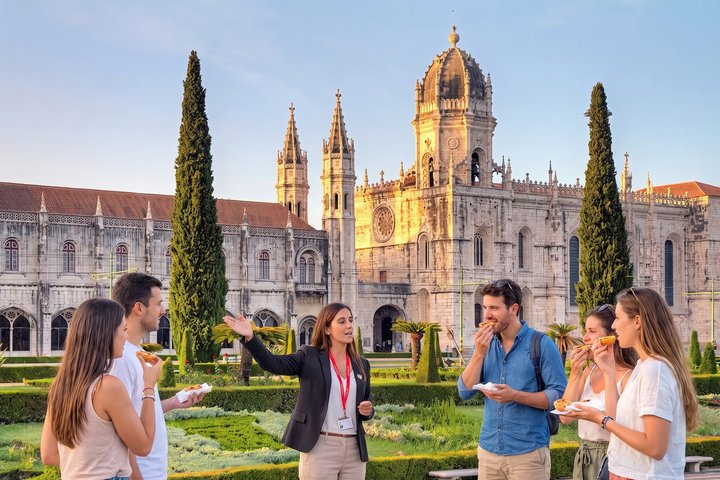 Belém: Jerónimos Cloister + Pastel Tasting (Skip-the-Line Option)