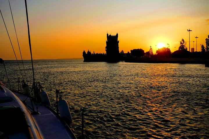 Lisbon: Best Views from a Sailboat-Sunset or Day Shared Tour, photograph 4