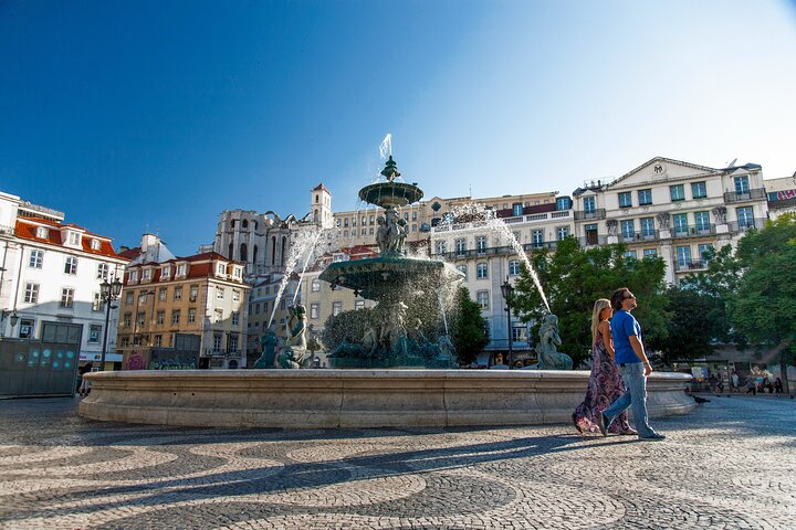 Lisbon Highlights Private Tour with Van and Local Guide 4H, photograph 1