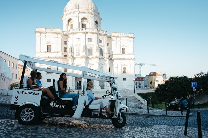 Historic Lisbon Tour in Private Eco Tuk Tuk with a Local, photograph 6