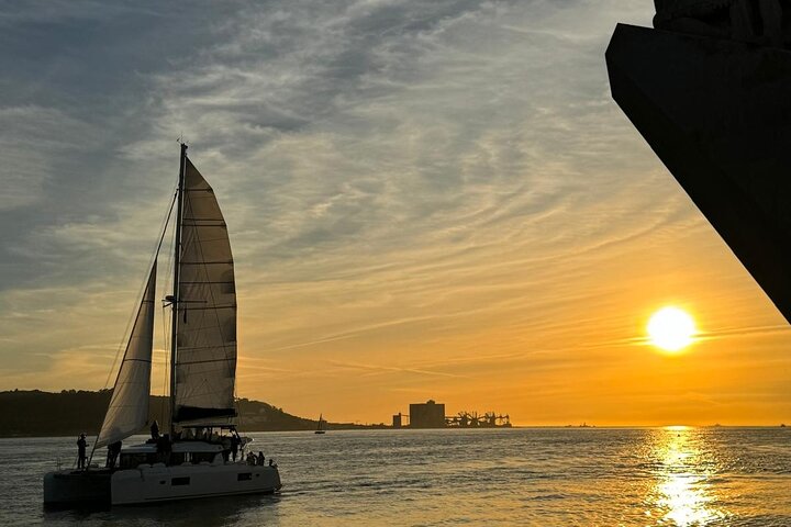 Lisbon: LUXURY Catamaran Sunset and Wine cruise, photograph 1