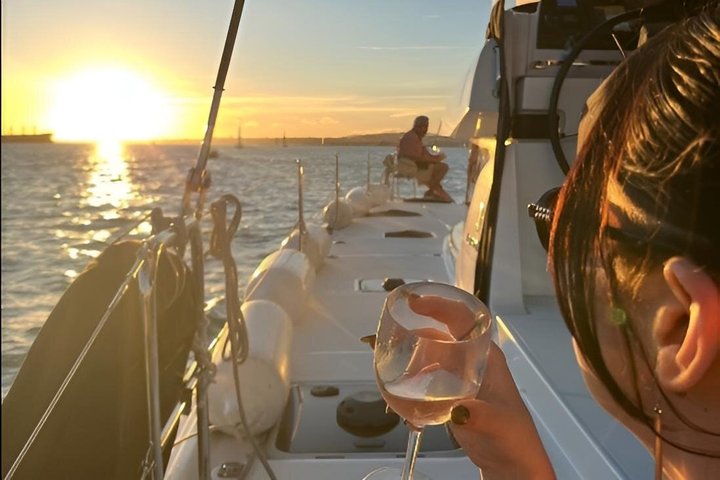 Lisbon: LUXURY Catamaran Sunset and Wine cruise, photograph 5