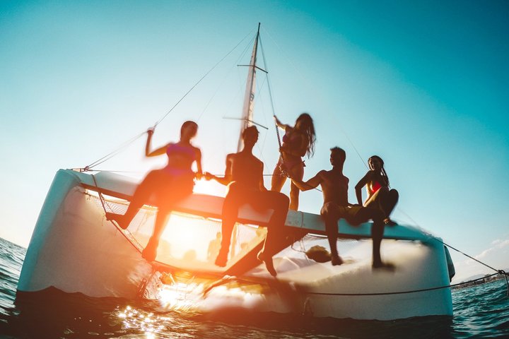 Lisbon: LUXURY Catamaran Sunset and Wine cruise, photograph 6