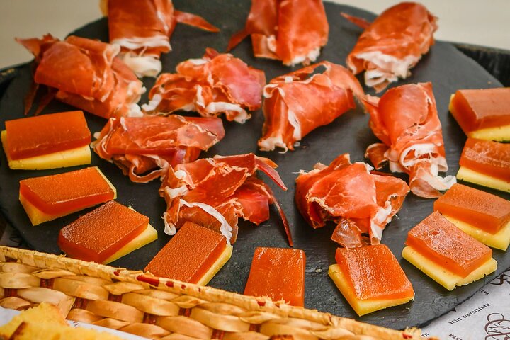 Original Food Lisbon & Cultural Tour: Alfama, Mouraria & Baixa, photograph 1