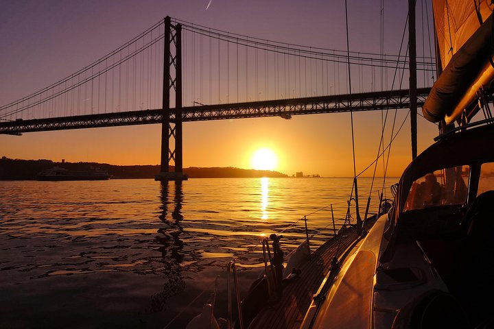 Lisbon Sunset Sailing Tour on Luxury Sailing Yacht with 2 Drinks, photograph 3