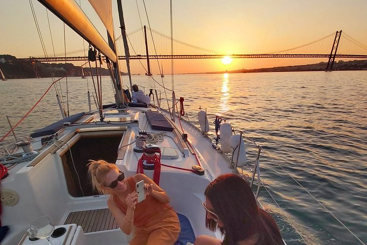 Lisbon Sunset Sailing with Portuguese Wine and History, photograph 1