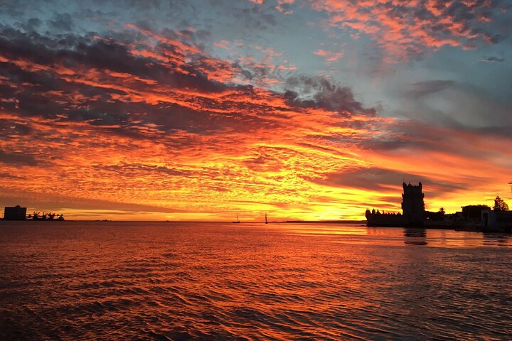 Lisbon Sunset Sailing with Portuguese Wine and History, photograph 2