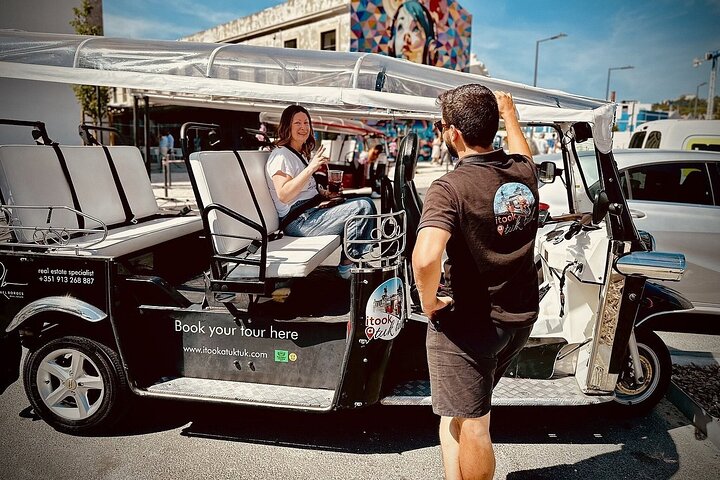 True 4Hour Private Tuk Tuk Tour: Discover Lisbon with a Local!, photograph 3