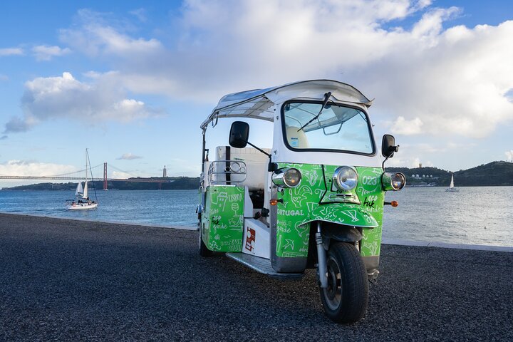 Private Lisbon Tuk Tuk Tour | Customizable Historic Highlights, photograph 3