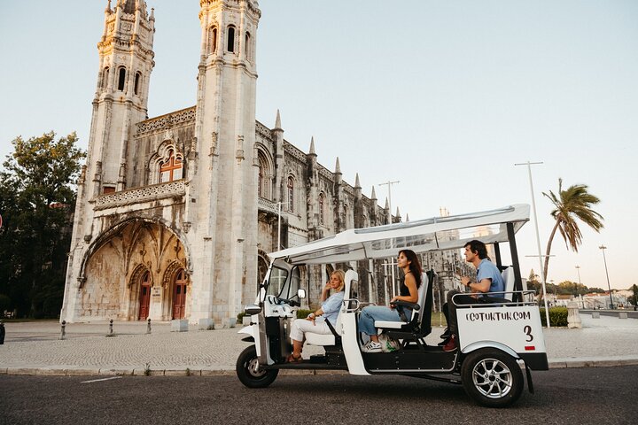 Welcome Tour to Lisbon in Private Eco Tuk Tuk with a Local, photograph 1