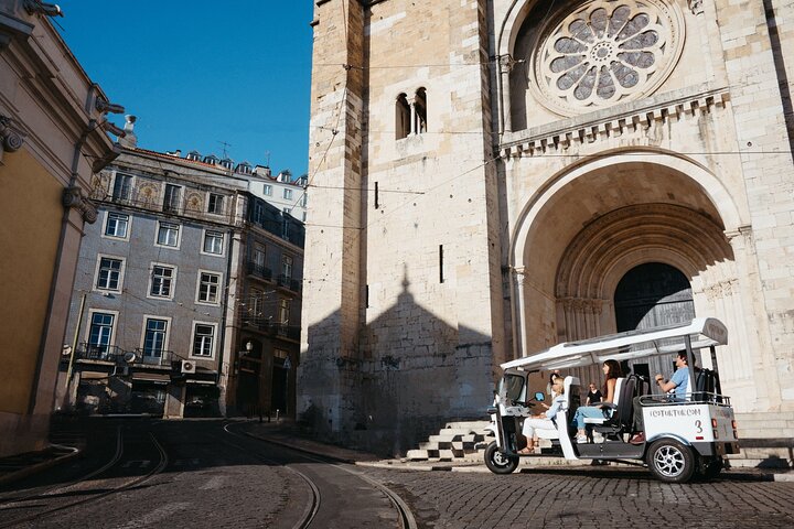 Welcome Tour to Lisbon in Private Eco Tuk Tuk with a Local, photograph 3
